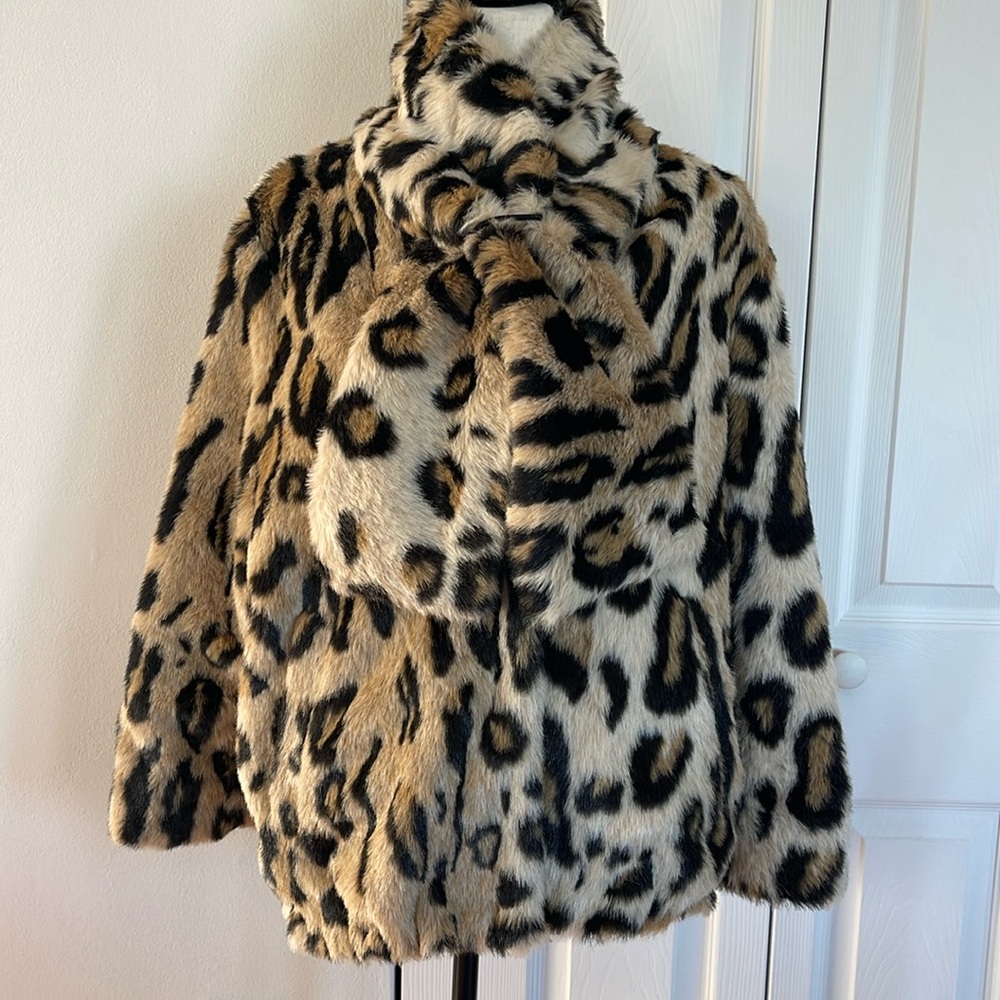 Short faux fur animal print coat